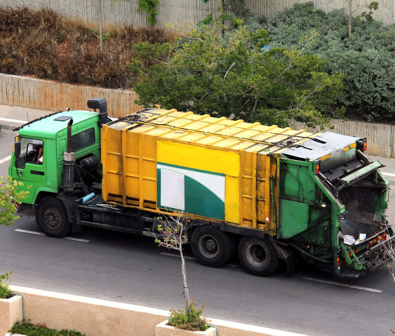 How to Purchase Garbage Trucks and Road Sweepers from China?